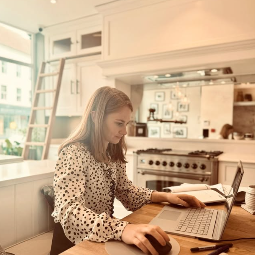 Zoe | Graphic Designer | House of Harper